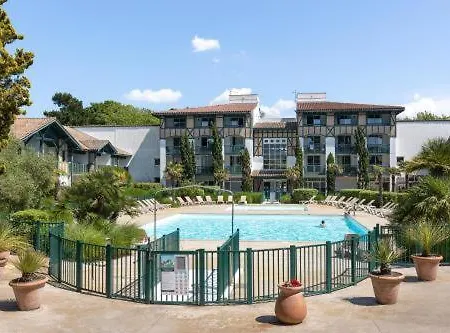 Madame L'oree Du Village Apartment *
